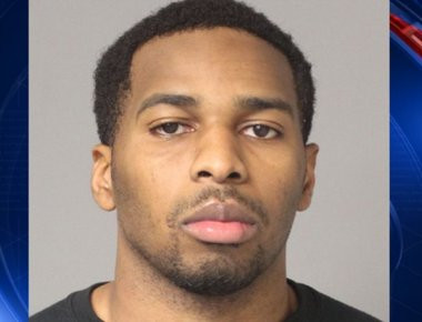 ΗΠΑ: Αστυνομικός πλήρωσε ανήλικη για ερωτική επαφή και μετά πήρε τα χρήματα πίσω με την απειλή όπλου (βίντεο)